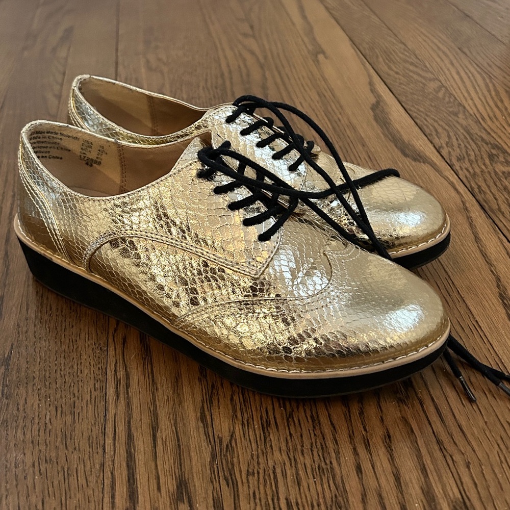 NWOT Gold Snake Embossed Oxfords Size Women’s 10